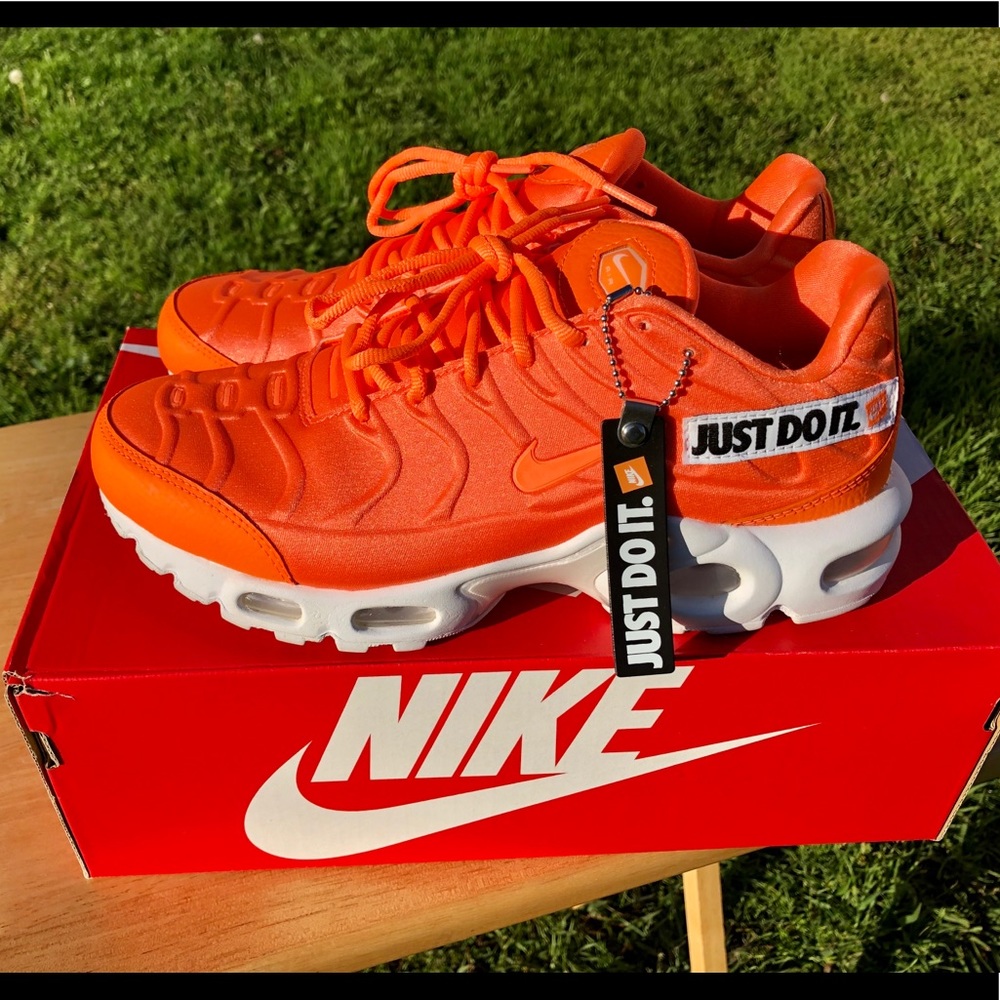 Nike Womens Air Max Plus SE “JUST DO IT PACK” 8.5